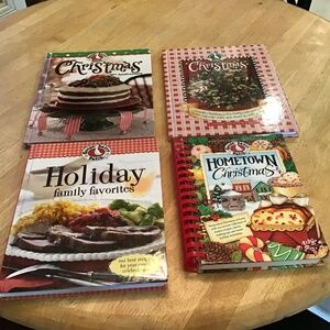 Lot‎ of 4 vintage Gooseberry Patch Cookbooks - 3 hardcover - 1 spiral bound